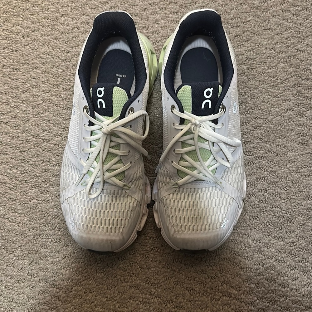 ON cloudstratus women’s 7.5. Green and navy blue.